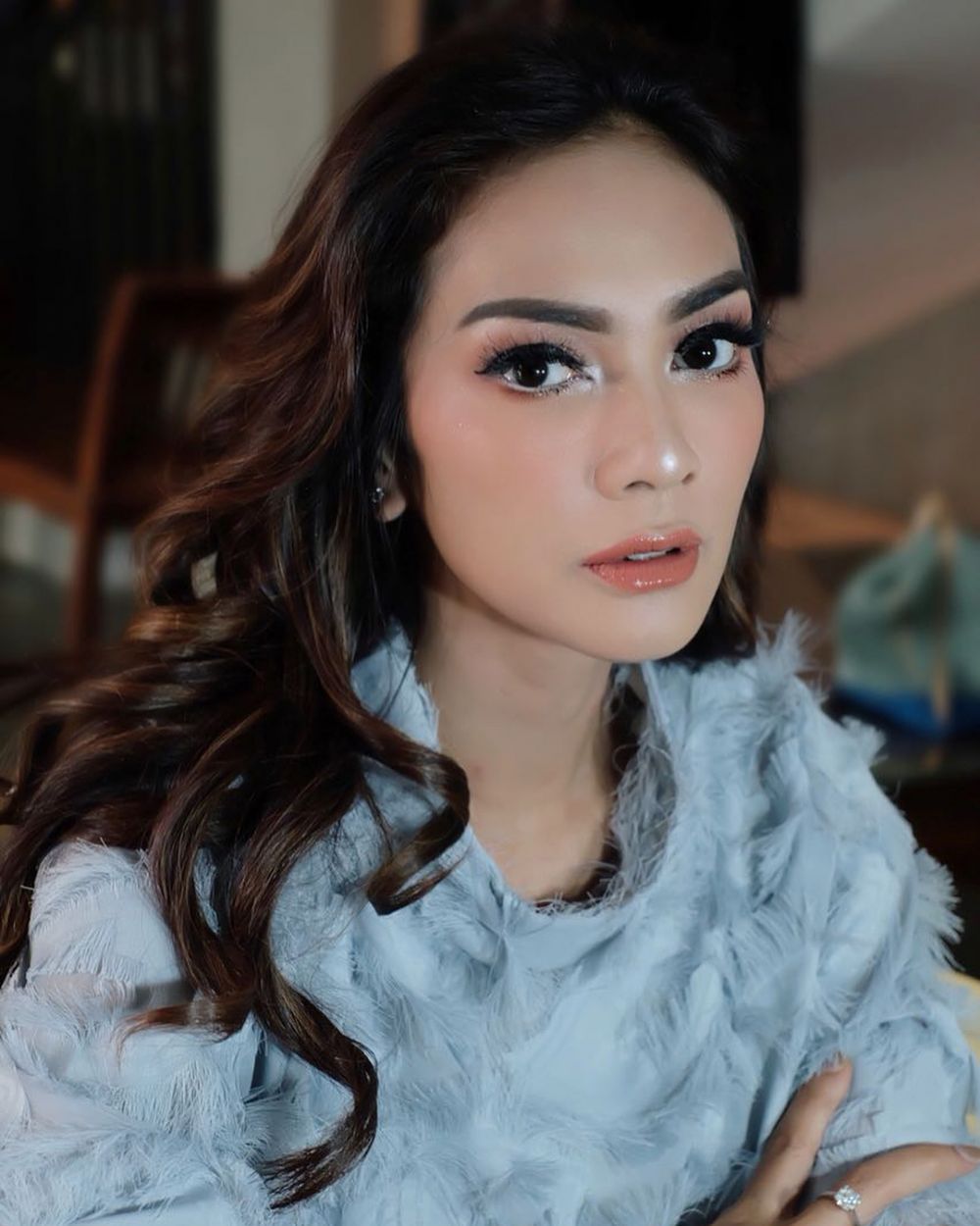 Marak tayangan nggak mendidik, 7 seleb ini larang anaknya nonton TV