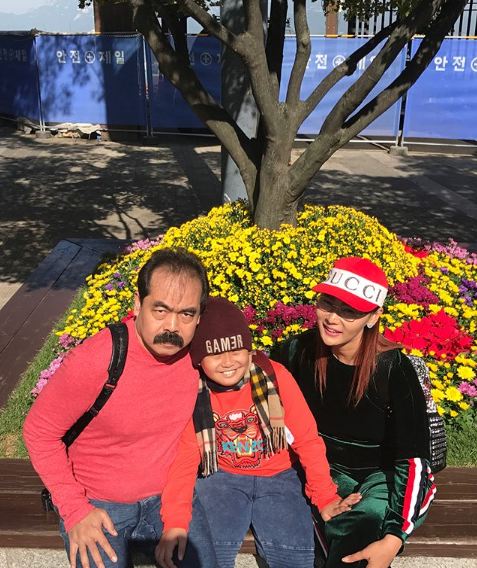 5 Gaya Adam temani anak, suami Inul yang nggak mau eksis di medsos