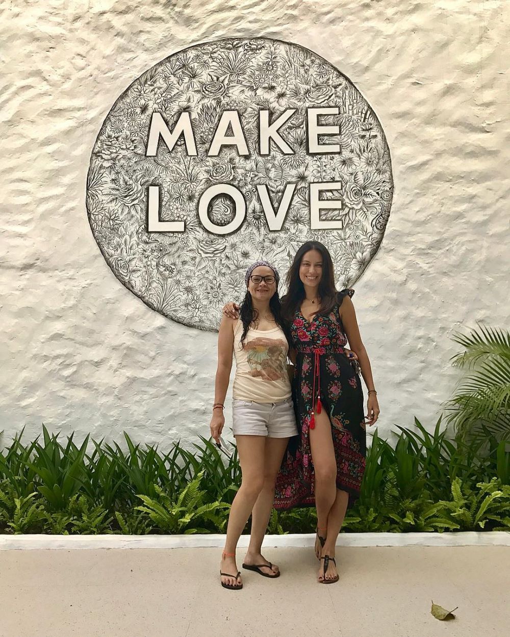 8 Pose menantang Sophia Latjuba bergaun belahan tinggi, seksi abis