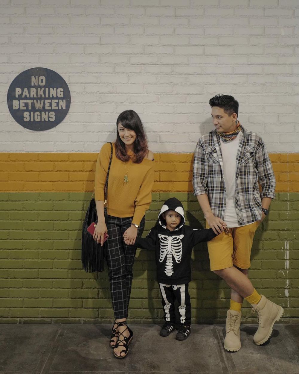 8 Potret kompak keluarga Ryan Delon, sering banget pakai baju couple