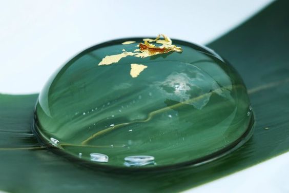 8 Kreasi raindrop cake, kue transparan unik yang sayang buat dimakan