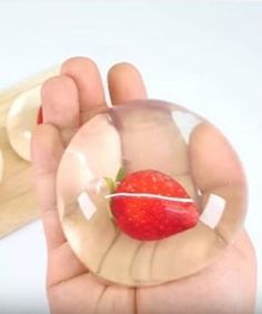 8 Kreasi raindrop cake, kue transparan unik yang sayang buat dimakan
