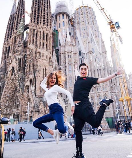 Gemar foto levitasi, ini 10 pose kocak andalan Patricia Gouw