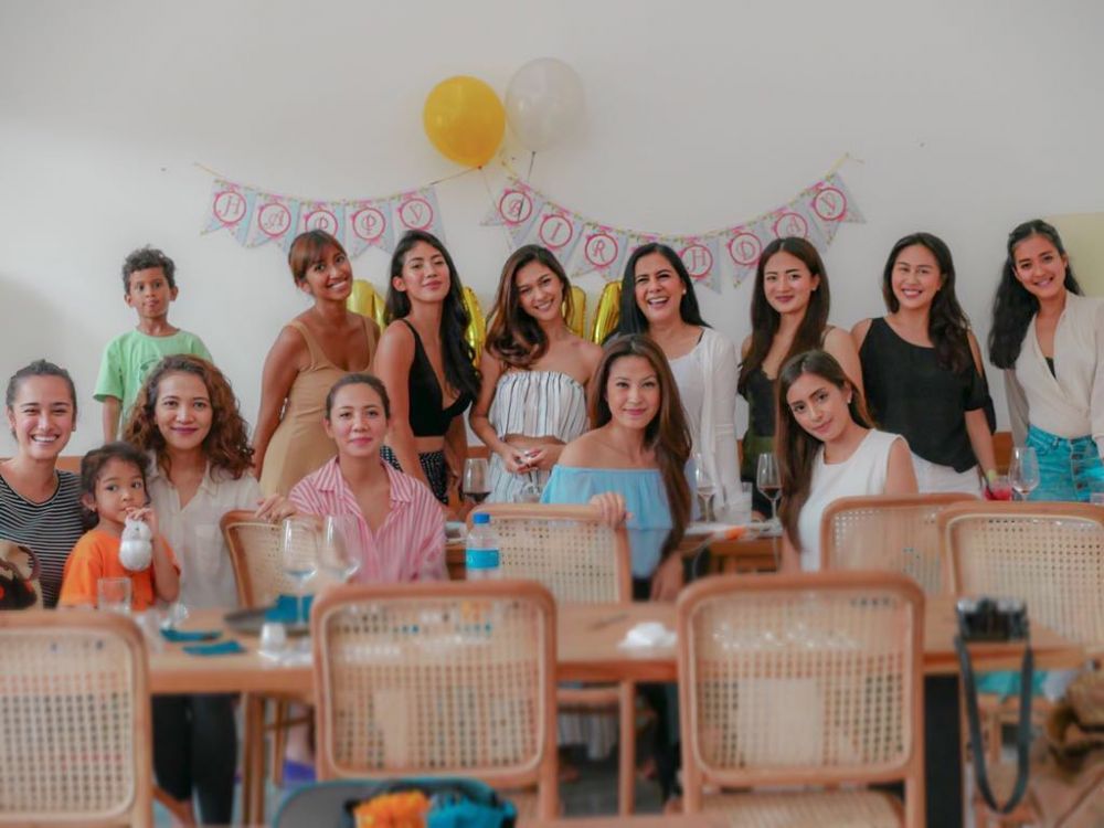 Rayakan ultah ke-33, penampilan Nana Mirdad seperti gadis usia 20-an