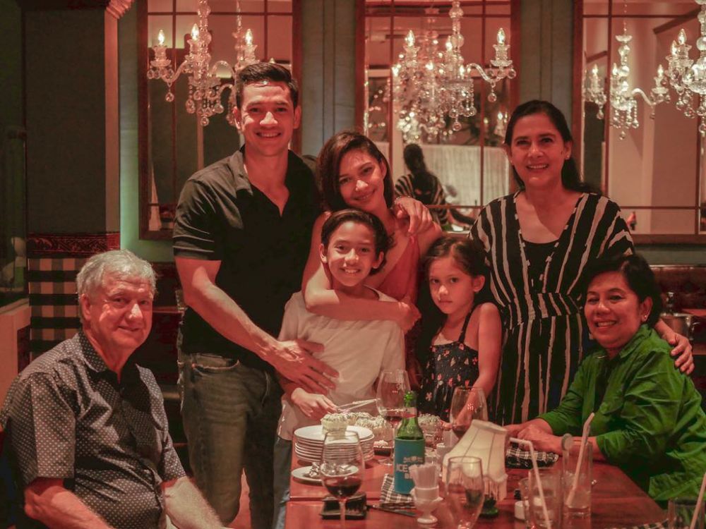 Rayakan ultah ke-33, penampilan Nana Mirdad seperti gadis usia 20-an