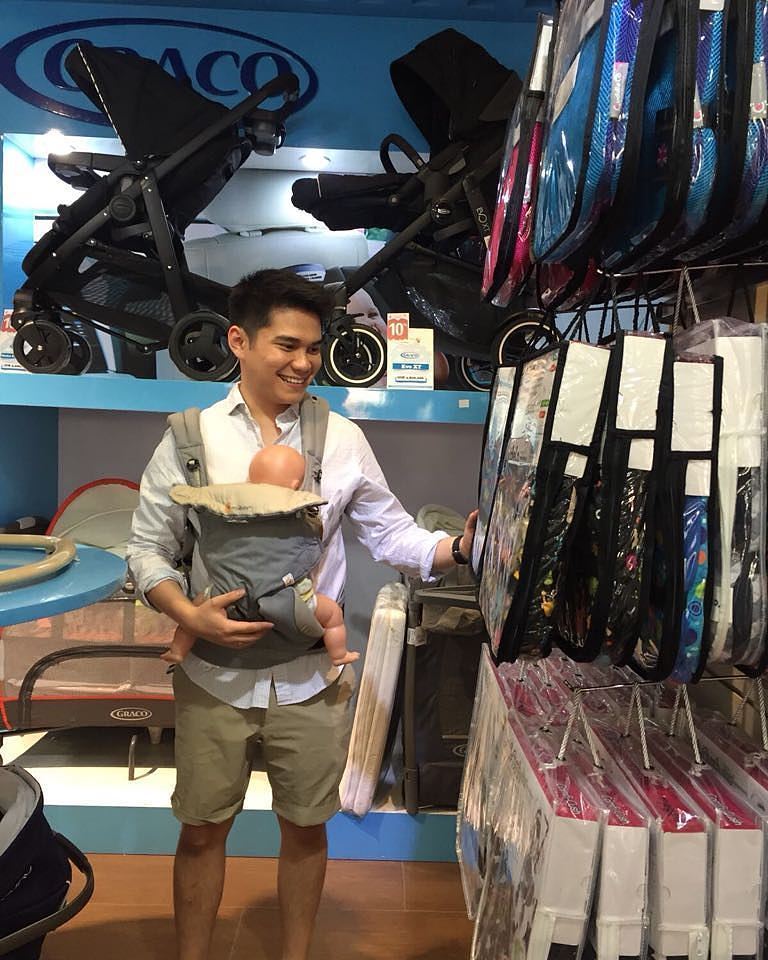 Ini harga gendongan 7 anak seleb, mahal tak jadi soal demi buah hati