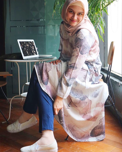 Berhijab dan hamil, ini beda gaya outfit Shireen, Zaskia dan Zee Zee