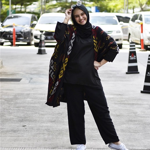 Berhijab dan hamil, ini beda gaya outfit Shireen, Zaskia dan Zee Zee