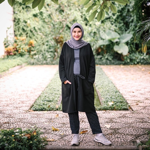 Berhijab dan hamil, ini beda gaya outfit Shireen, Zaskia dan Zee Zee