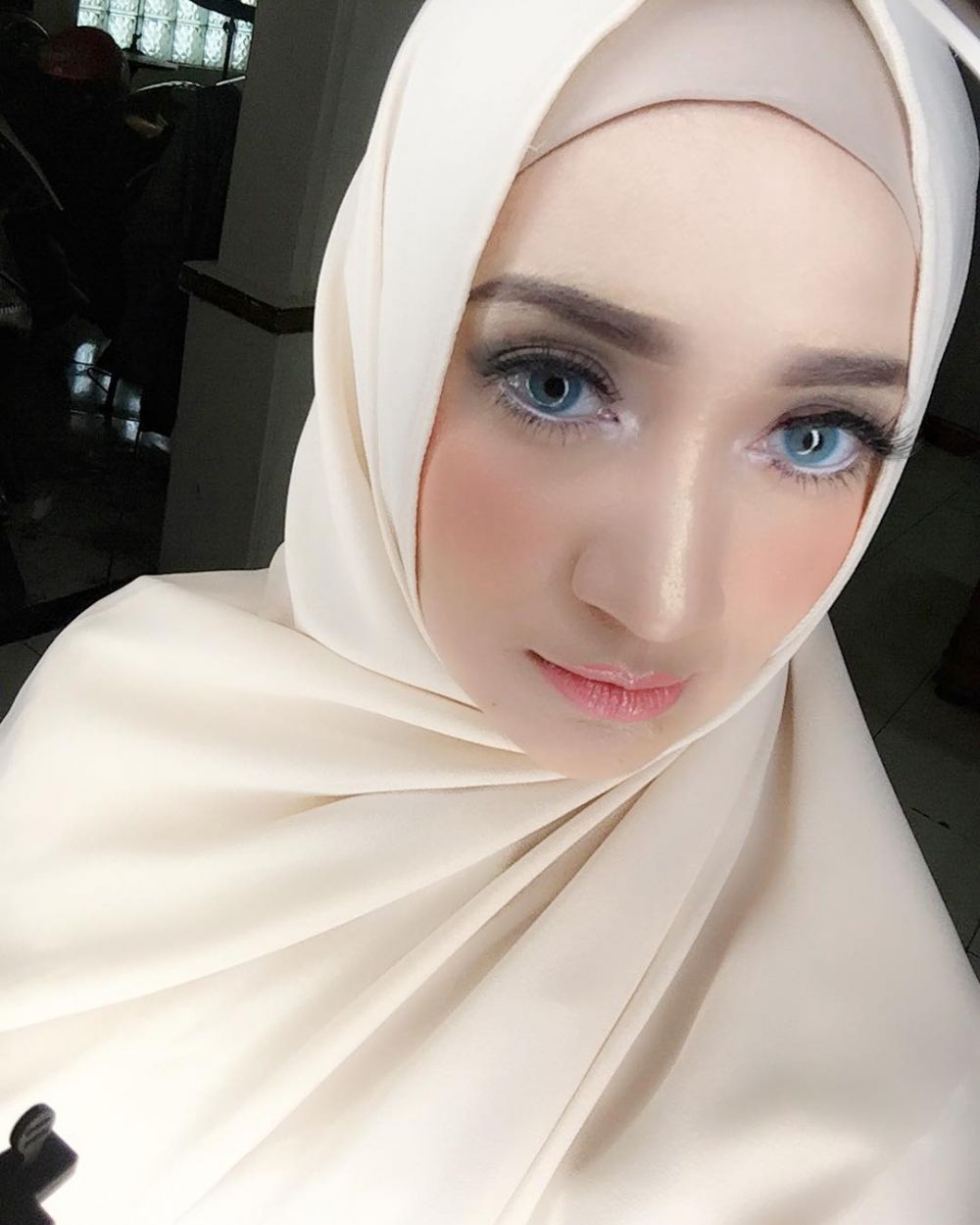 10 Transformasi Nia Paramita, dari imut sampai berhijab bikin pangling