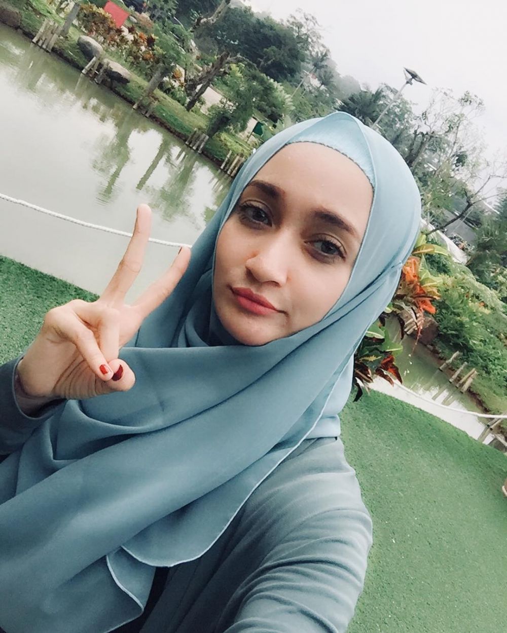 10 Transformasi Nia Paramita, dari imut sampai berhijab bikin pangling