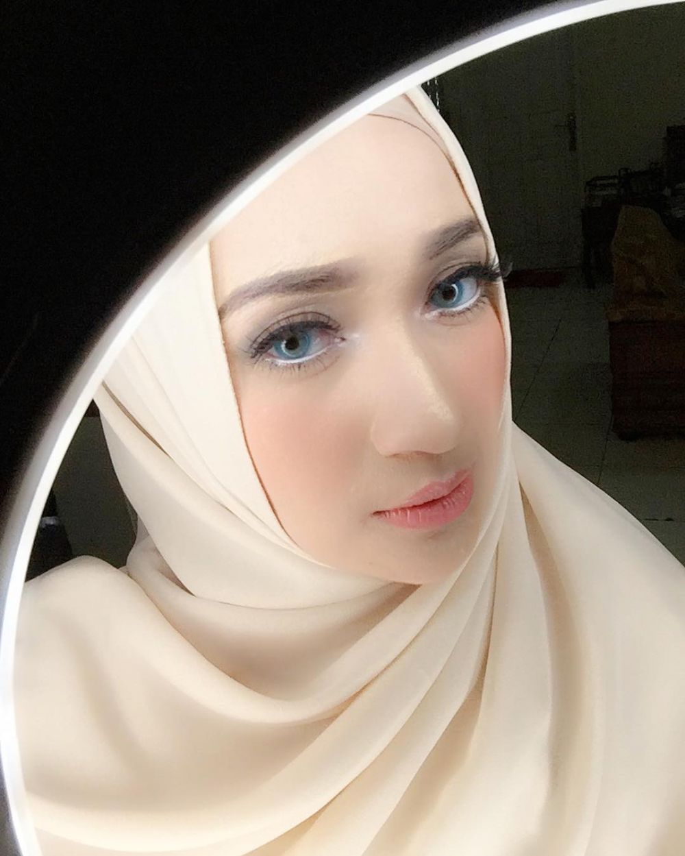 10 Transformasi Nia Paramita, dari imut sampai berhijab bikin pangling