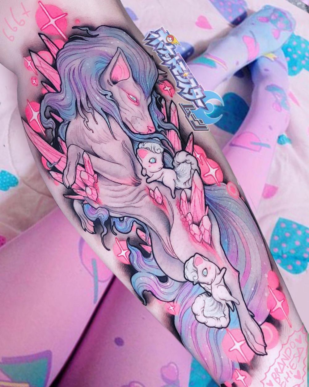 Pink tapi menyeramkan, 10 tato karya seniman ini bikin kagum dan ngeri
