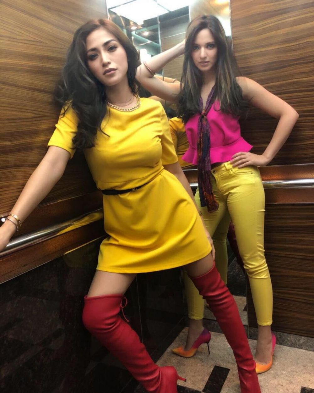 9 Pose Jessica Iskandar & Nia Ramadhani ini sukses bikin gagal fokus!