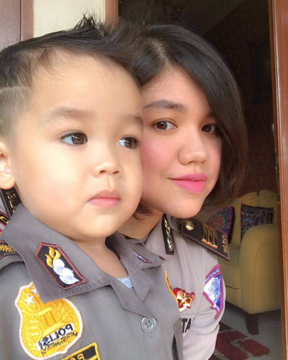 8 Pesona Natasha saat berseragam polisi, polwan cantik adik Vicky Shu