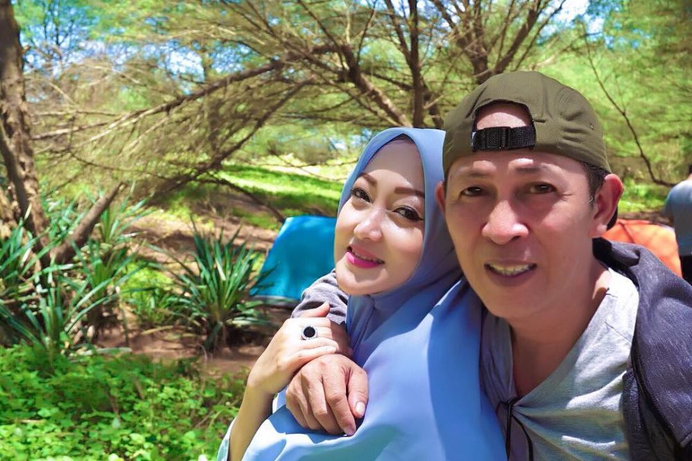 10 Momen hangat Yayu Unru, pemeran ayah Putri Marino, bersama istri