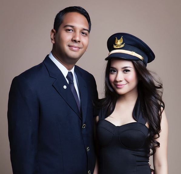 7 Seleb cantik ini kepincut pesona pilot, siap dibawa terbang