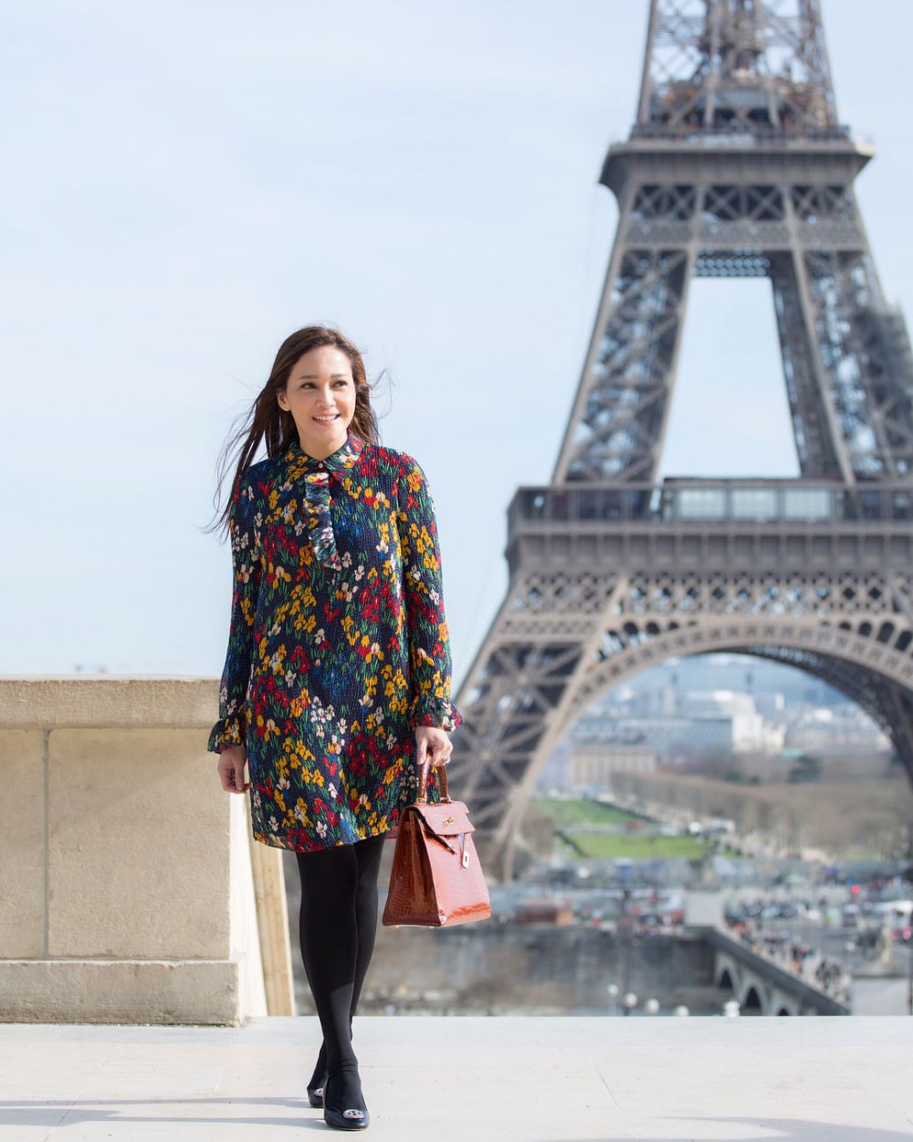10 Gaya super stylist Maia Estianty liburan di Paris, tampil cetar
