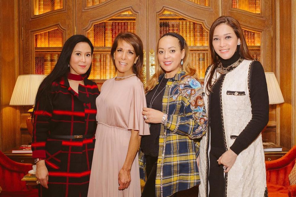 10 Gaya super stylist Maia Estianty liburan di Paris, tampil cetar