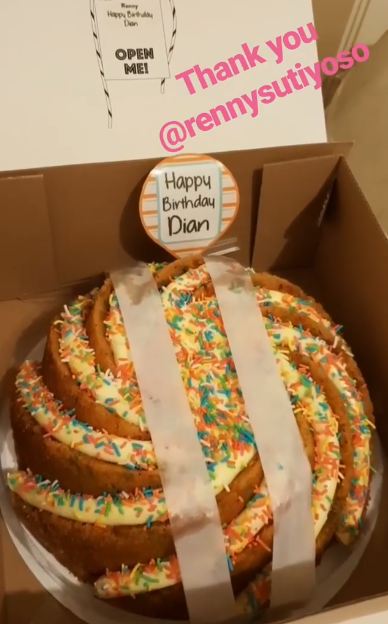 Ulang tahun ke-36, ini potret 9 kado yang diterima Dian Sastro