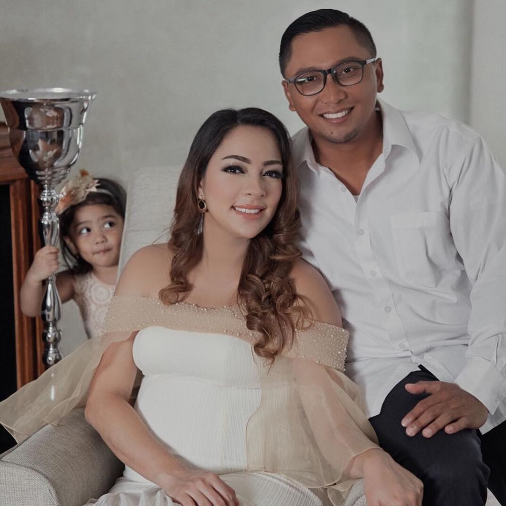8 Foto maternity dokter cantik Reisa 'Dr Oz', tetap elegan dan menawan