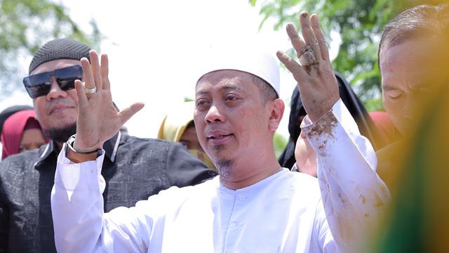 Dihadiri banyak ustaz, ini 7 suasana duka pemakaman istri kedua Opick