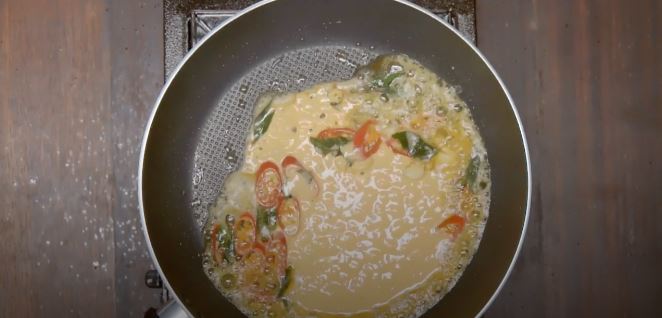 Resep mudah bikin ayam saus telur asin, kuliner lezat yang lagi hits