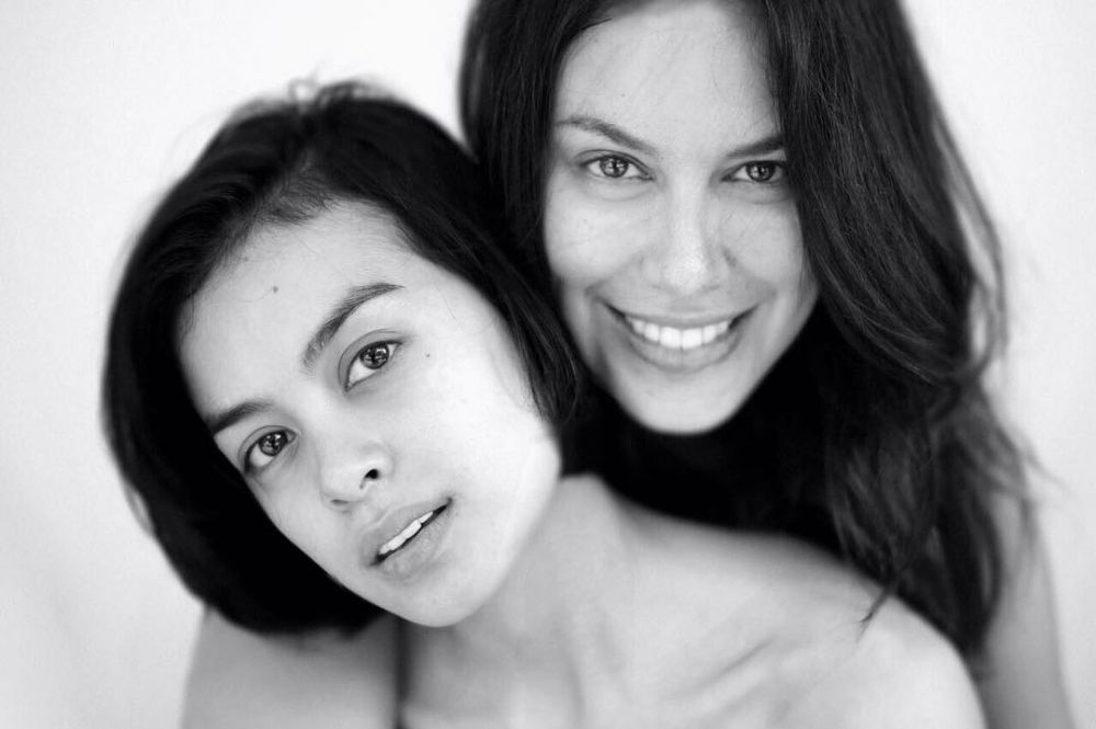 Jadi single parent, ini gaya pemotretan 9 seleb dengan sang buah hati