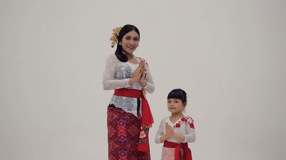 Jadi single parent, ini gaya pemotretan 9 seleb dengan sang buah hati