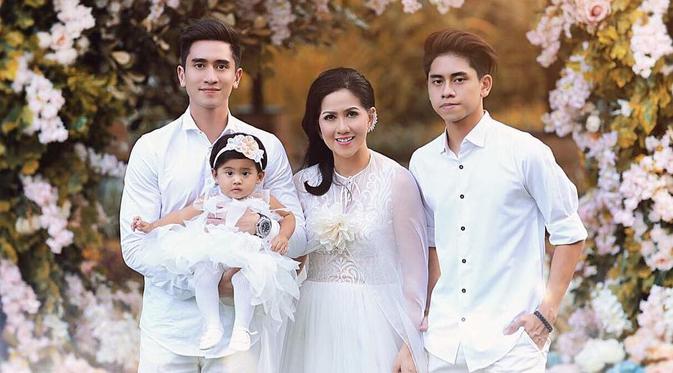 Jadi single parent, ini gaya pemotretan 9 seleb dengan sang buah hati