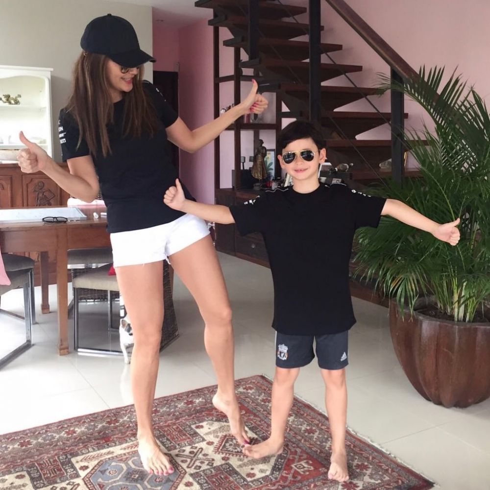 Jadi single parent, ini gaya pemotretan 9 seleb dengan sang buah hati