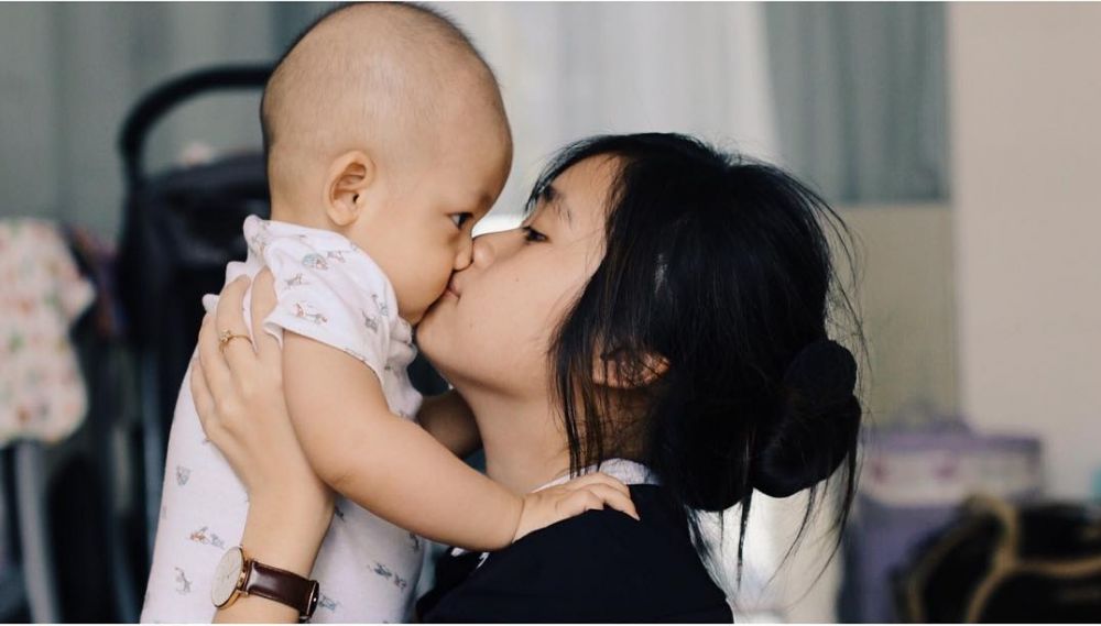 Belum menikah, 10 seleb cantik ini sudah cocok banget gendong bayi