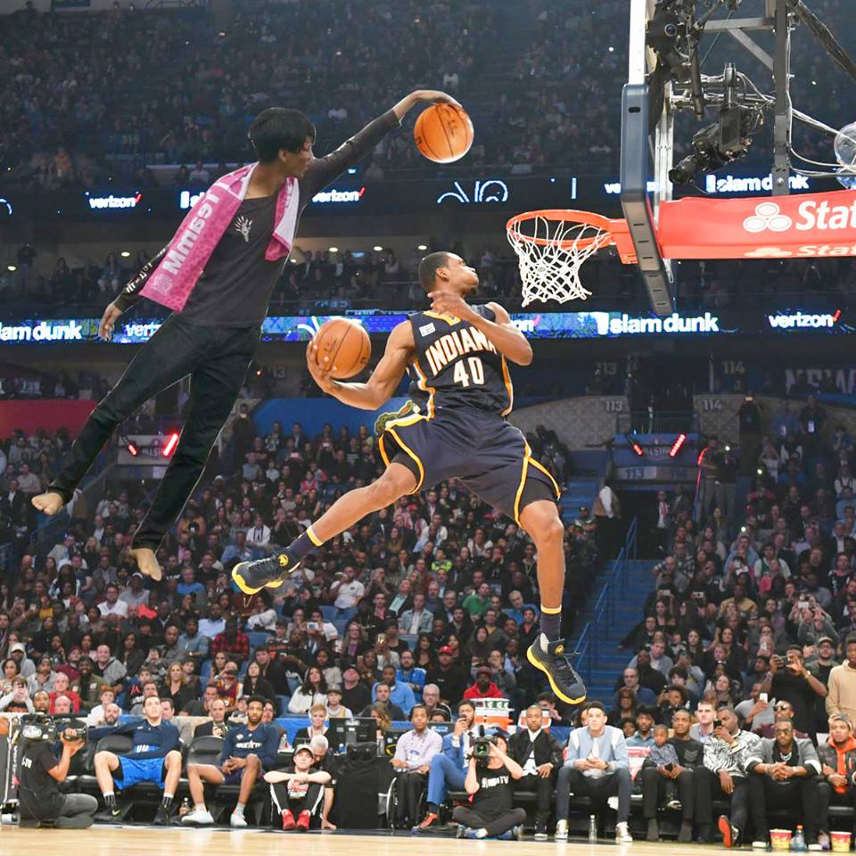 Pria ini minta fotonya dieditin, 15 hasilnya bikin mules nahan tawa