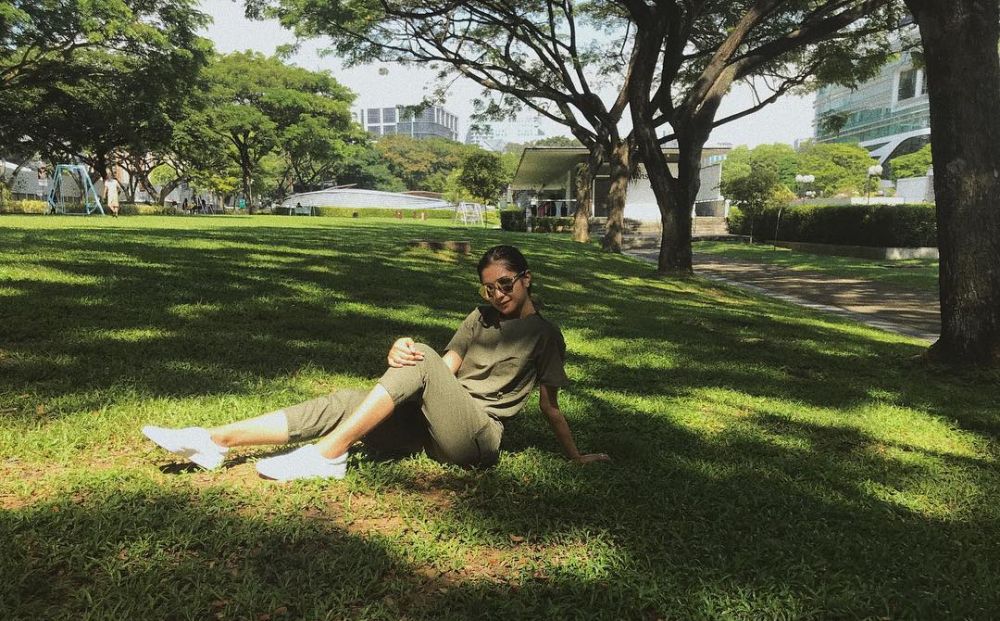 Tak hanya selfie, ini 7 ide live vlogging si cantik Mikha Tambayong