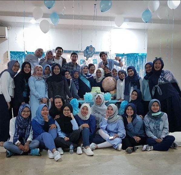 5 Momen keseruan baby shower anak ke-4 Zaskia Adya Mecca, serba biru
