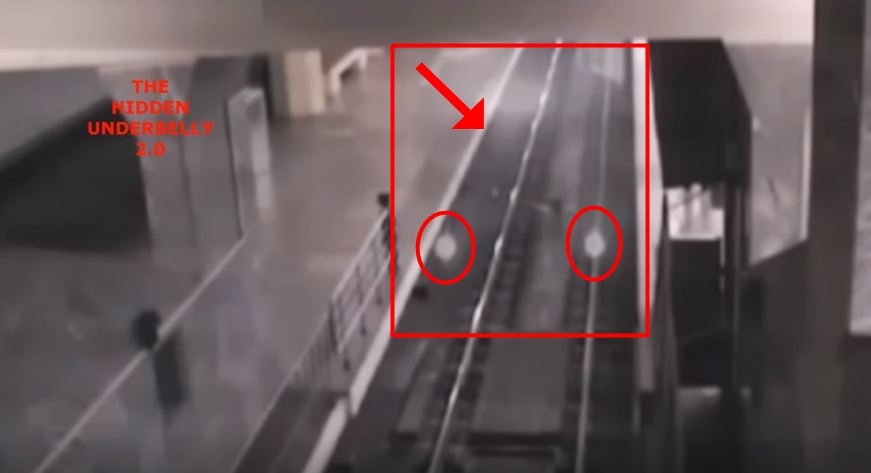 Rekaman CCTV penampakan kereta hantu ini bikin merinding sendiri