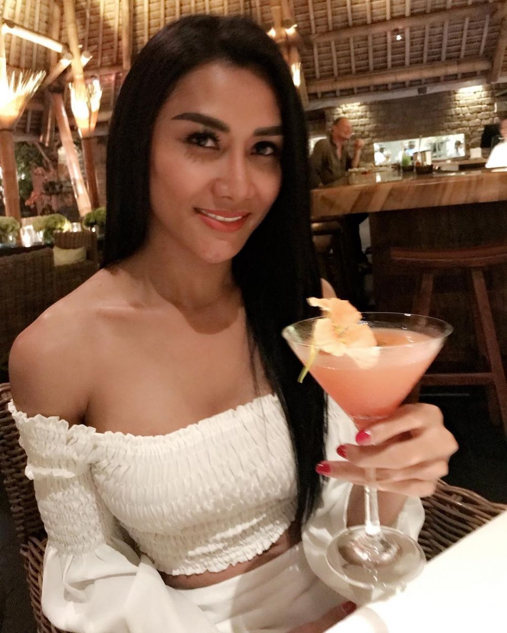 10 Pose hot Melly Bradley, teman lama bongkar Lucinta Luna transgender