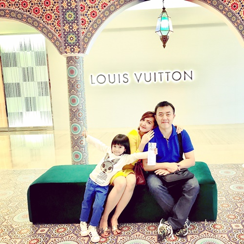 Tak lagi tampil seksi, ini 10 momen Wiwid Gunawan & keluarga kecilnya