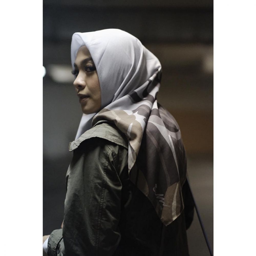 Sama-sama berhijrah, ini beda gaya 8 seleb cantik saat memakai hijab