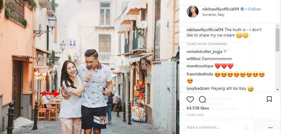 Nikita Willy suapi es krim, posisi tangan Indra bikin salah fokus