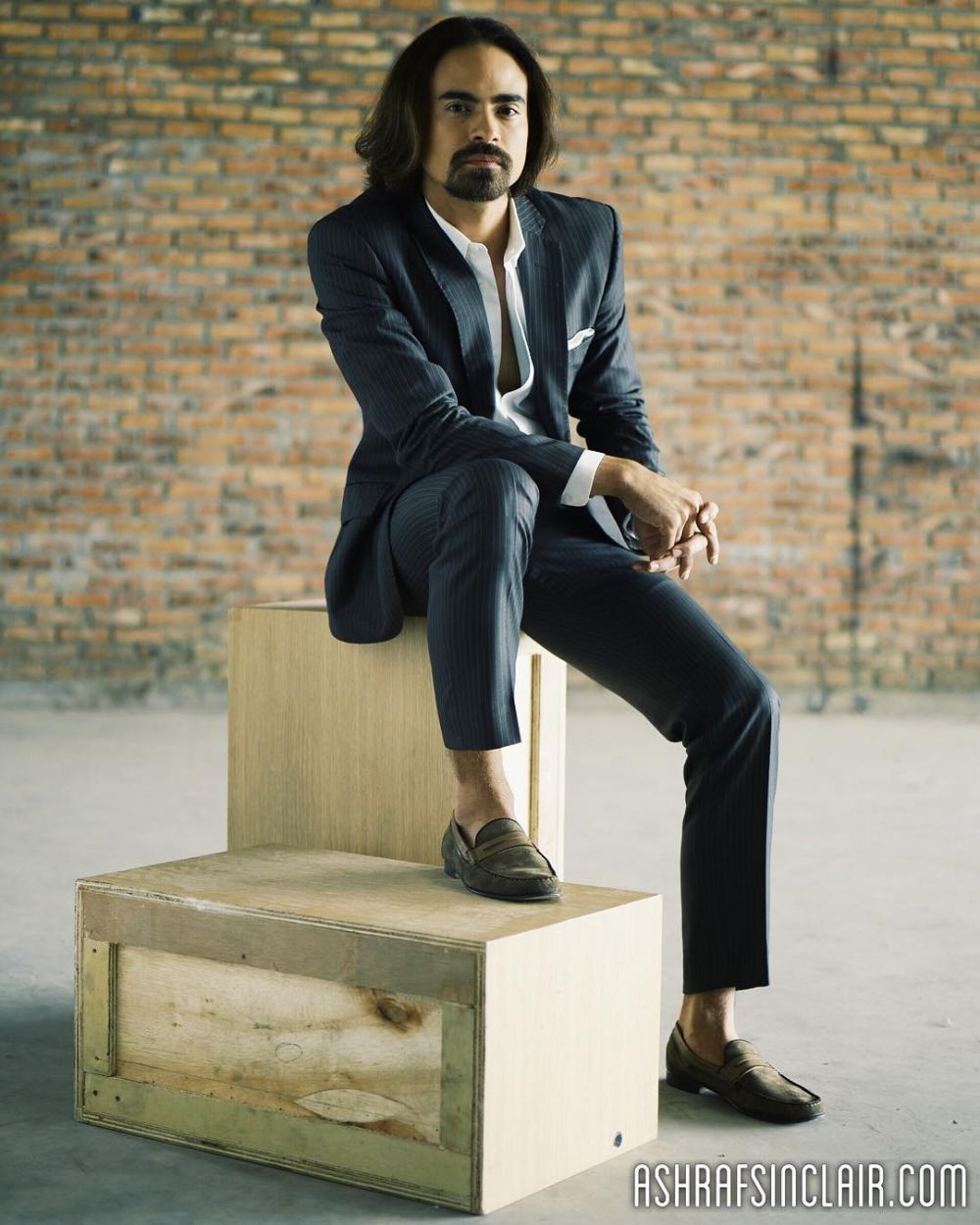 Berambut gondrong, 12 seleb ini malah terlihat makin macho dan keren