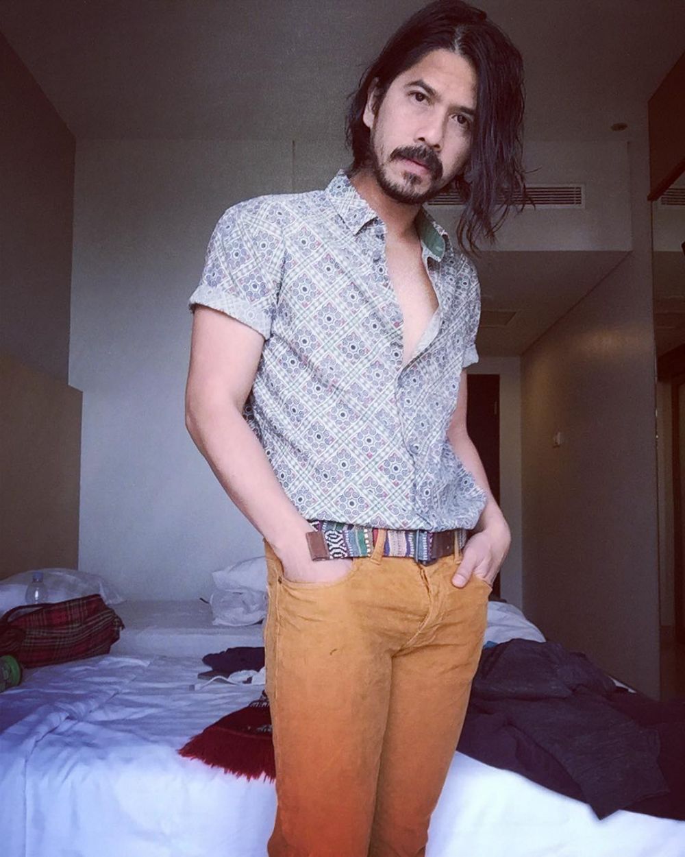 Berambut gondrong, 12 seleb ini malah terlihat makin macho dan keren