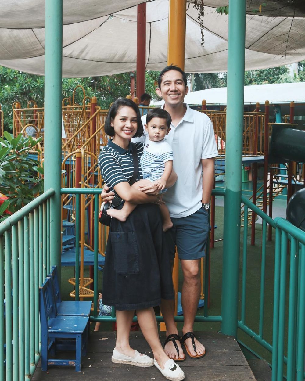 Cuma pakai kaus, 8 gaya mix & match Andien Aisyah ini kece maksimal