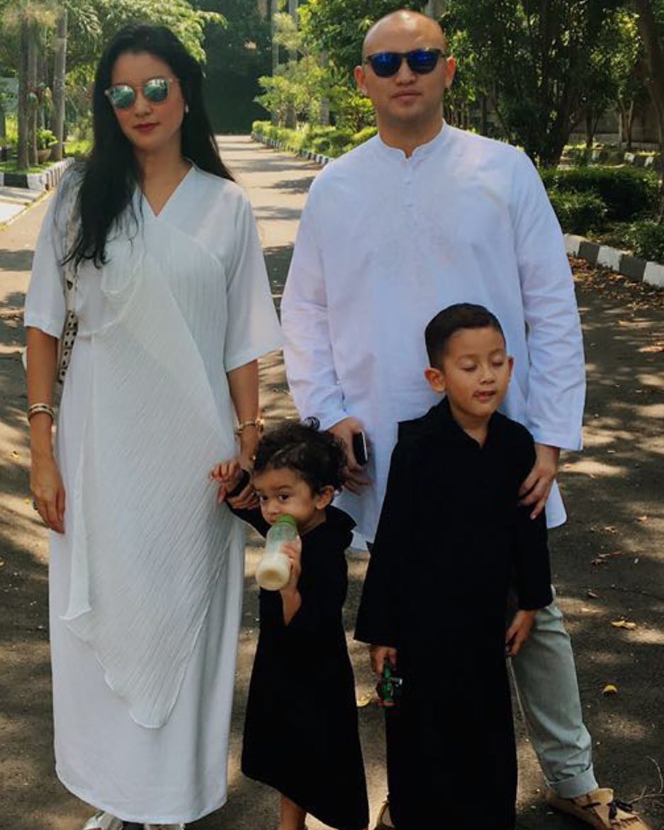 Jauh dari gosip, ini 8 potret mesra Ananda Mikola & Marcella Zalianty