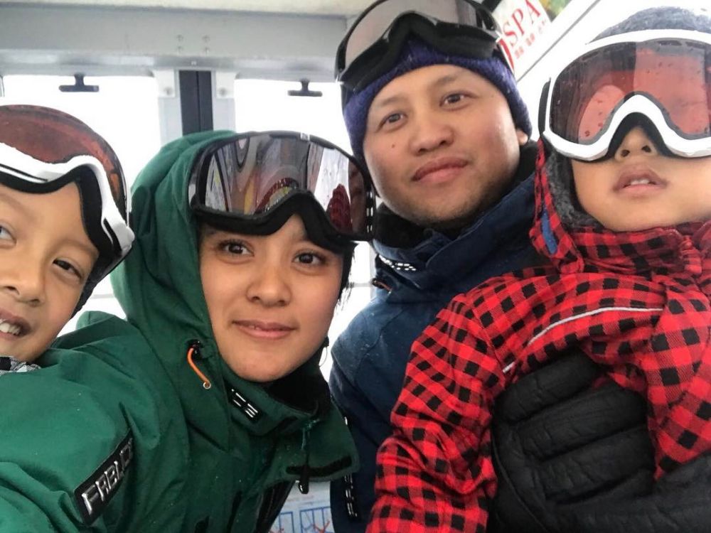 Jauh dari gosip, ini 8 potret mesra Ananda Mikola & Marcella Zalianty