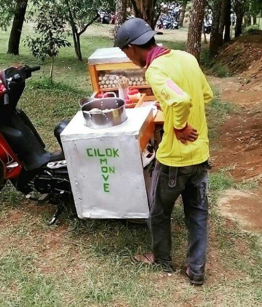 Kelewat kreatif, tulisan di 10 gerobak jualan ini bikin ngakak abis