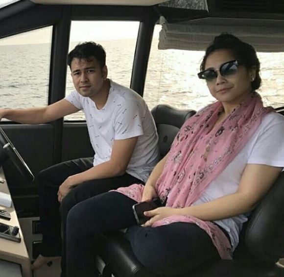 Berlayar mesra di kapal, Raffi dan Nagita bikin warganet baper