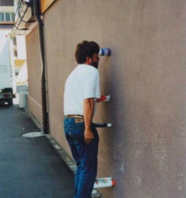 Kelakuan absurd 12 orang ini bikin ingin berkata 'terserah lo deh'