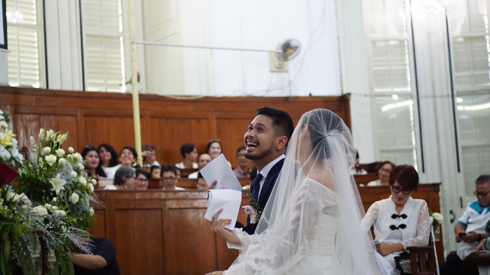 Sah suami-istri, ini 8 momen sakral nikahan Petra Sihombing-Firrina