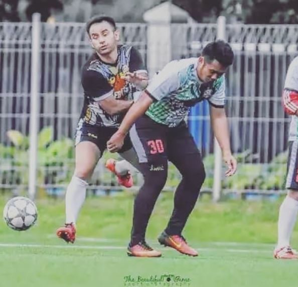 8 Aksi lincah Judika bermain bola ini bak atlet profesional